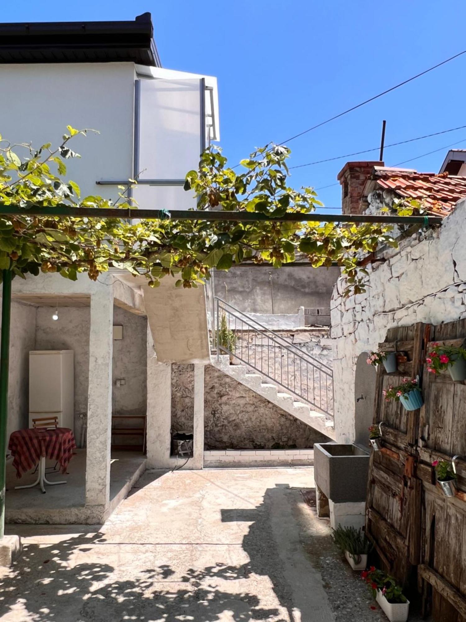 Guest House Kiwi Mostar Esterno foto